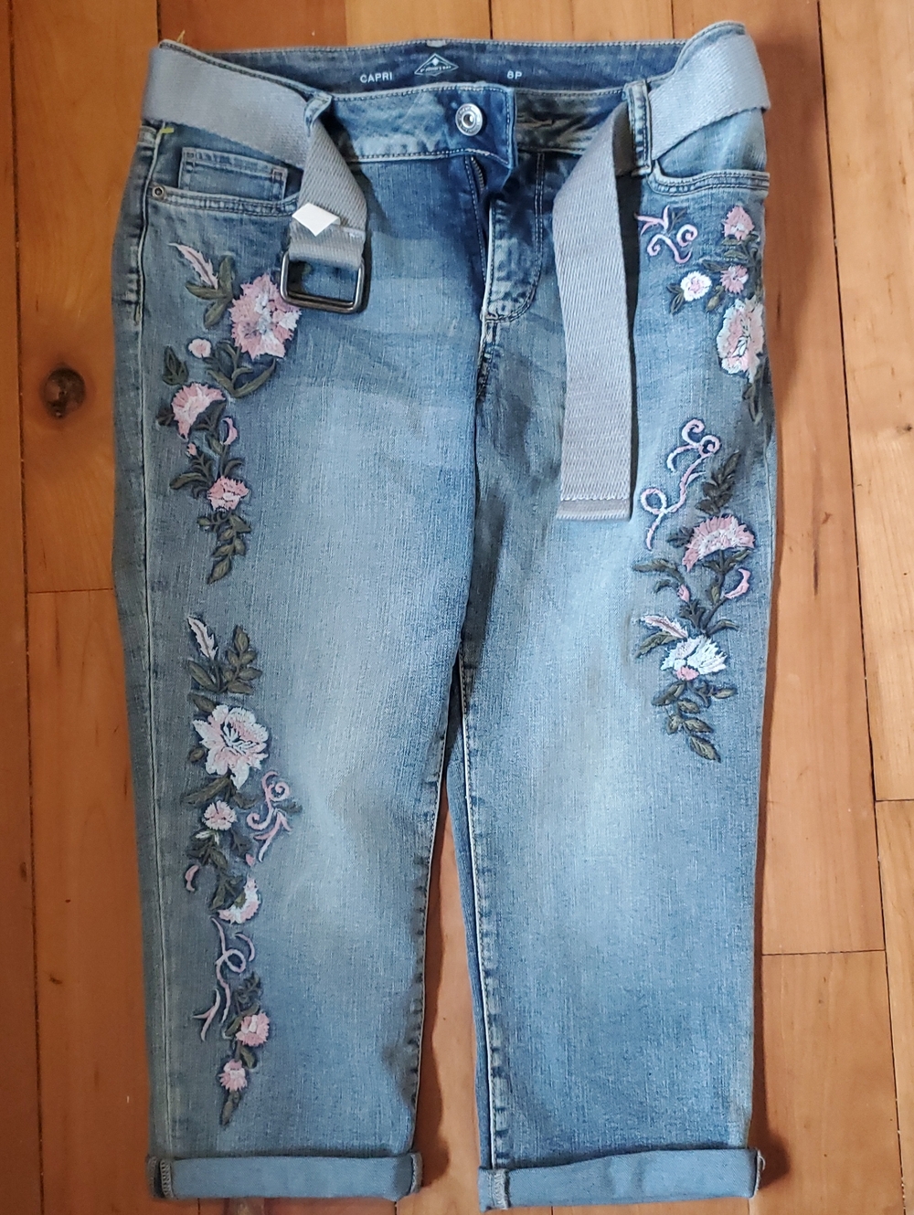 St. John's Bay Light Blue Embroidered Capri Jeans with Fabric Belt